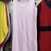 粉色针织连衣裙